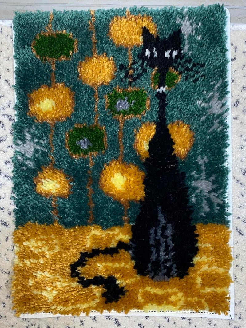 GLAECYY Latch Hook Kits Rug Crochet Yarn Kit Cushion Colour Pre-Printed Canvas Rug Needlework DIY Hook and Latch Kit (Black Cat) - Image 1